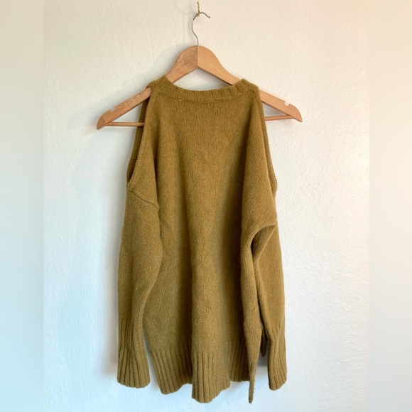 Bcbg Maxazria Steffe Gold Lambswool Blend
Cold Shoulder Knit Sweater Chunky XS - Picture 3 of 8